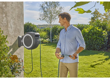 Caja Portamangueras De Pared A Batería Gardena Powerroll Xl 18v P4a, 35 Metros, Enrollador De Manguera Gris/Blanco, Batería Li-Ion 2,5ah, Power For All Alliance 18642-20