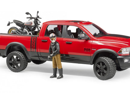 Bruder Ram 2500 Power Wagon Con Ducati Desert Sled Y Conductor