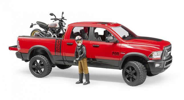 Bruder Ram 2500 Power Wagon Con Ducati Desert Sled Y Conductor