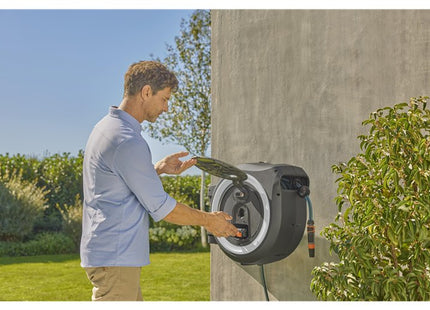 Caja Portamangueras De Pared A Batería Gardena Powerroll Xl 18v P4a, 35 Metros, Enrollador De Manguera Gris/Blanco, Batería Li-Ion 2,5ah, Power For All Alliance 18642-20