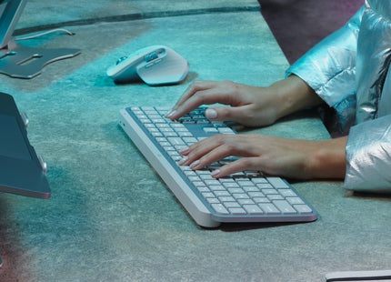Teclado Portugués Logitech Mx Keys S Rf Wireless + Bluetooth Aluminio, Blanco
