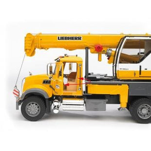 Bruder Camion Mack Con Grua Liebherr - Escala 1:16 02818