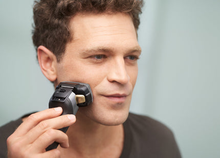 EAN 5025232831265 - Panasonic ES-LV69 Máquina de afeitar de láminas Recortadora Negro, Plata imagen 4