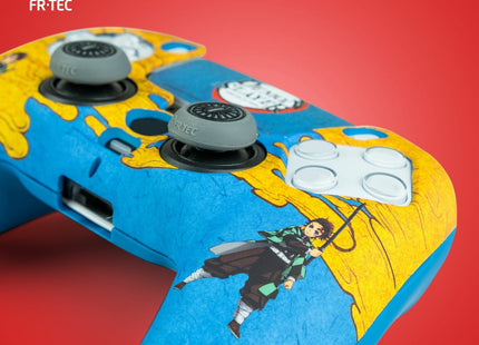 Fr-Tec Demon Slayer Kimetsu No Yaiba Tanjiro Kamado Pack Para Mando Ps5 De Carcasa Rigida + Grips + Sticker Para