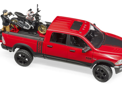 Bruder Ram 2500 Power Wagon Con Ducati Desert Sled Y Conductor